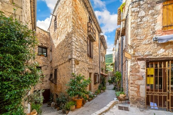 Villages Médiévaux,Grasse, Gourdon, Tourrettes sur Loup, St Paul (Medieval Villages Tour from Nice)